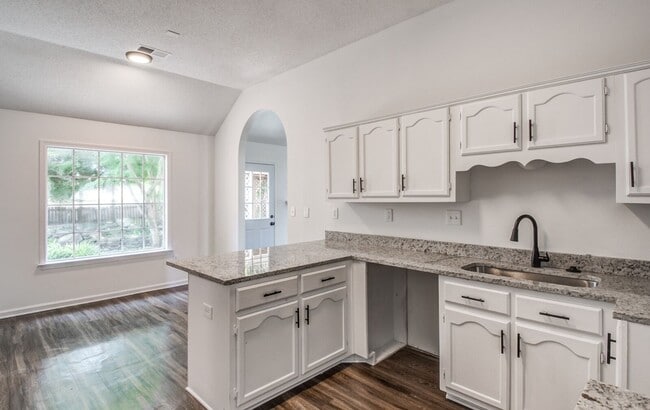 Building Photo - 5624 Annandale Dr