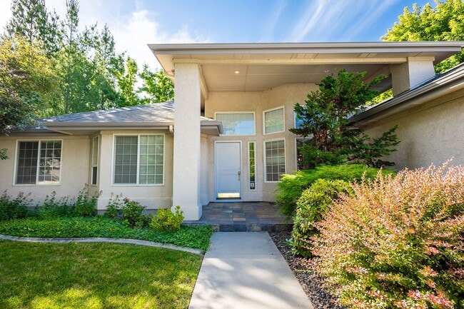 Building Photo - Beautiful home in the heart of Eagle