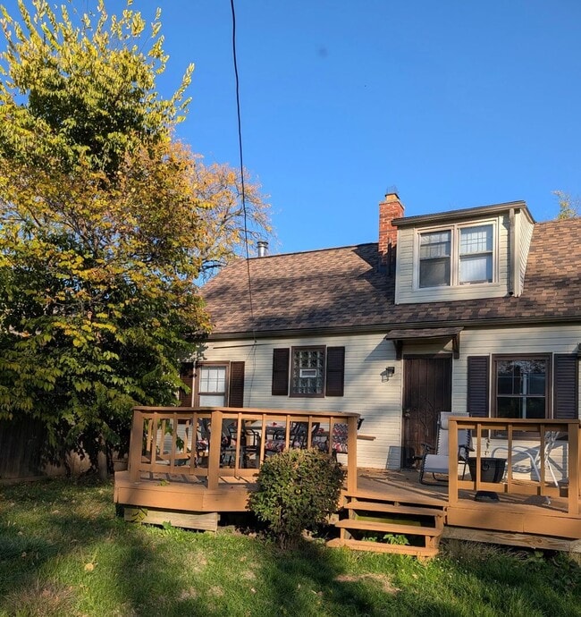 Building Photo - 4BD/2BA - University View - 1 car garage