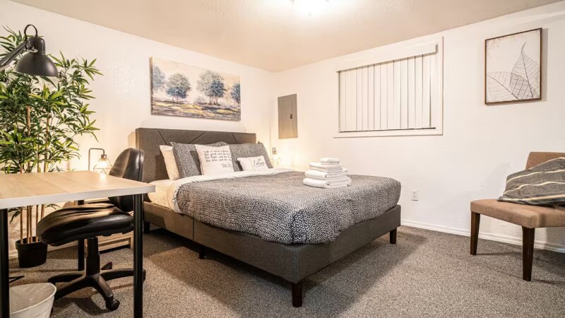 Building Photo - 323 N 46th St