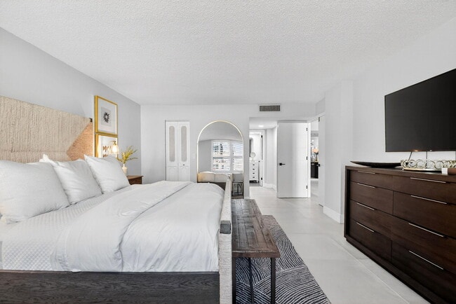 Building Photo - 3456 S Ocean Blvd