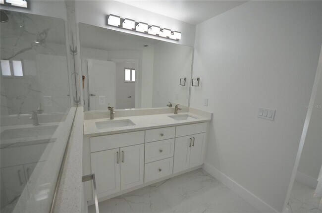 Building Photo - 1132 Edelweiss St E