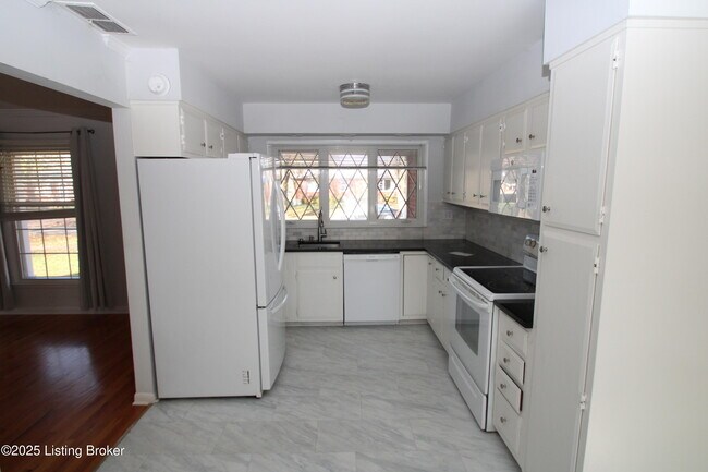 Building Photo - 3026 Kaye Lawn Dr