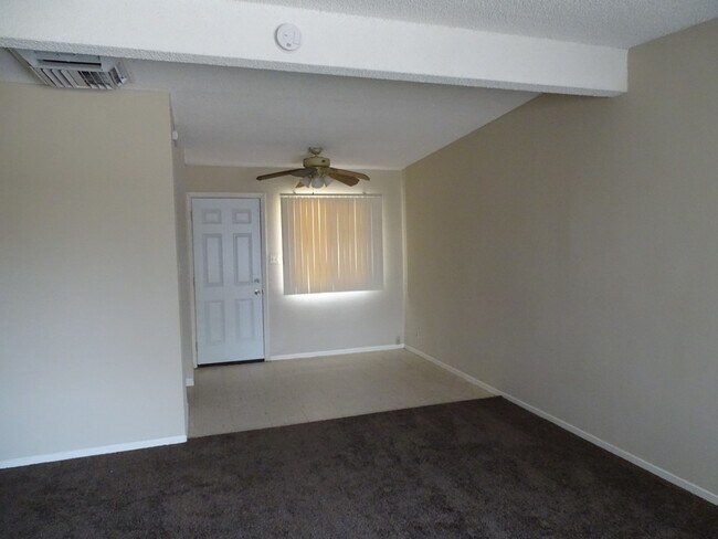 Building Photo - 3 Bed 1 Bath