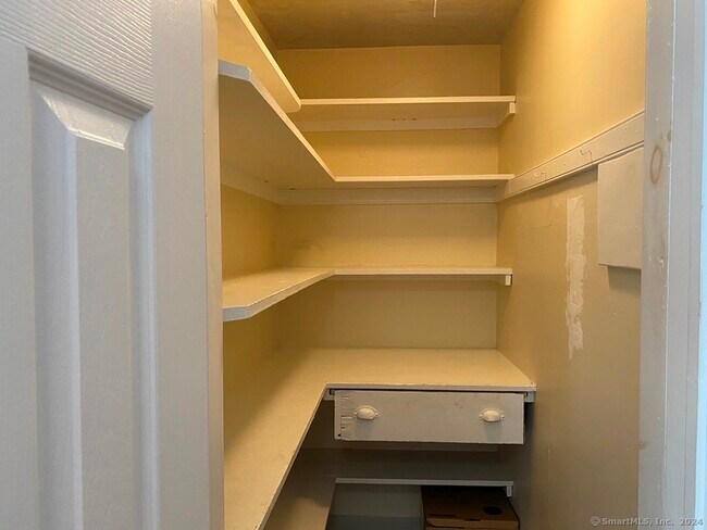 Building Photo - 435 Migeon Ave