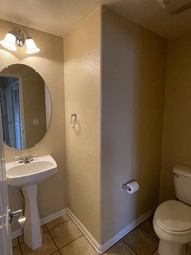 Building Photo - 300 Tesoro Gln