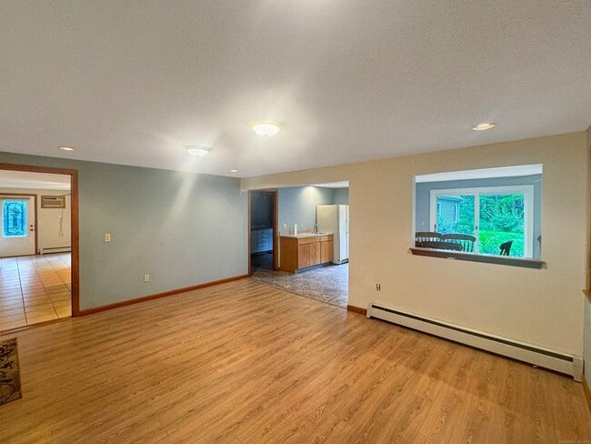 Building Photo - 85 Debbie Dr