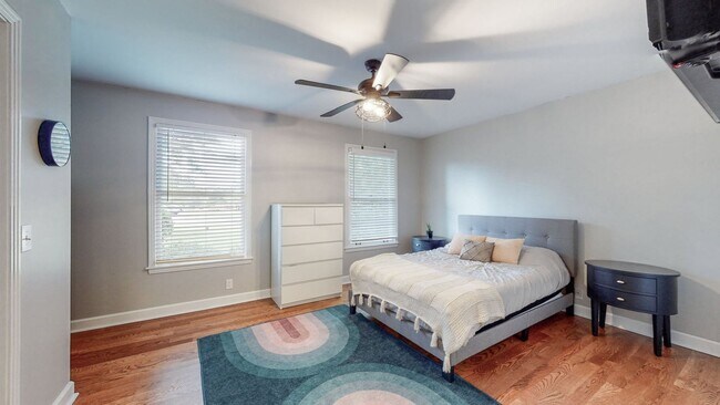 Building Photo - **RENOVATED COLONIAL ON OVER AN ACRE ZONED FOR WILLIAMSON COUNTY BRENTWOOD SCHOOLS**