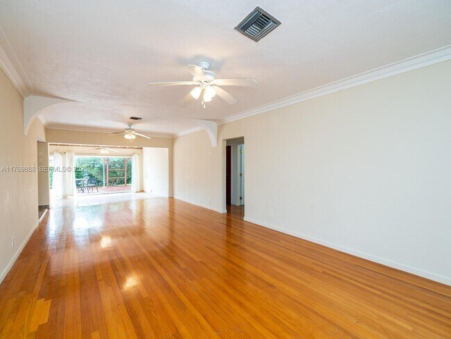 Building Photo - 9441 Byron Ave