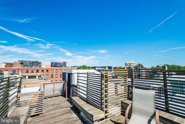 Building Photo - 144-50 W Laurel St