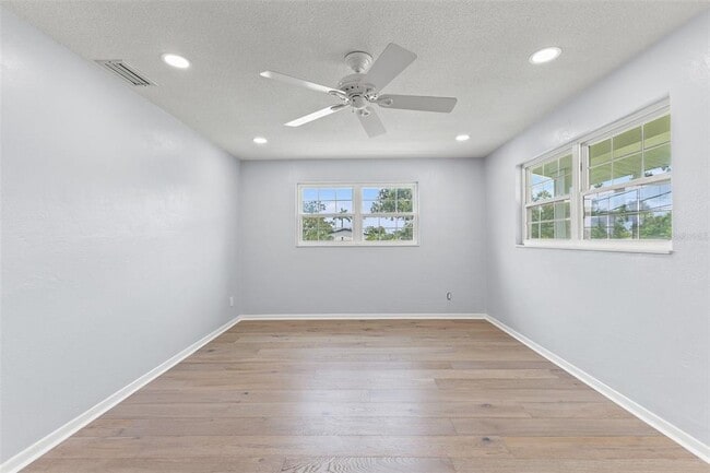 Building Photo - 4000 14th Way NE