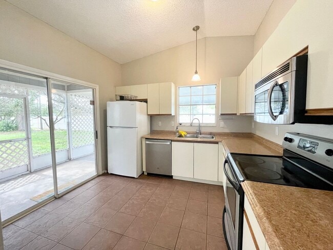 Building Photo - Two bedroom and two bathroom house with ac...