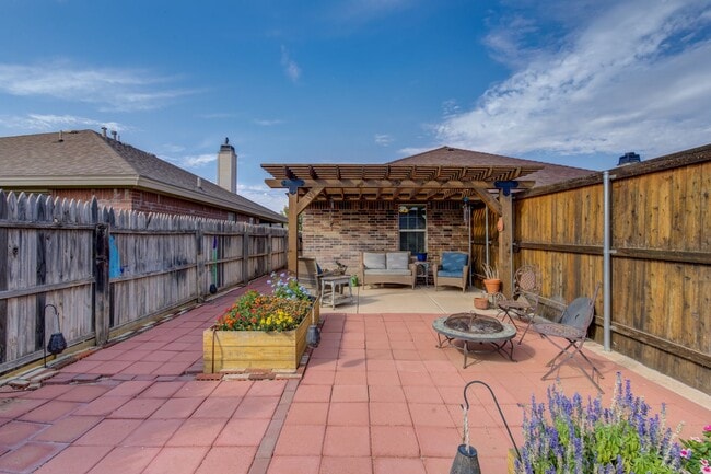 Building Photo - Garden Home In Cooper West