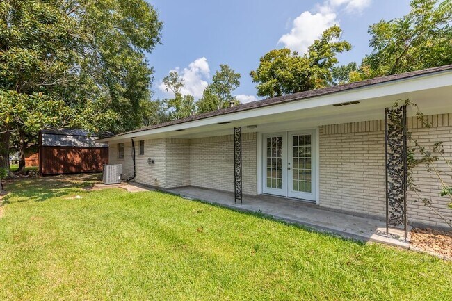 Building Photo - 1212 Irving St