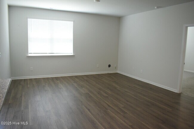 Building Photo - 832 Delta Ct