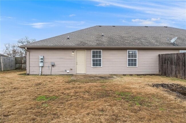 Building Photo - 203 Sage St