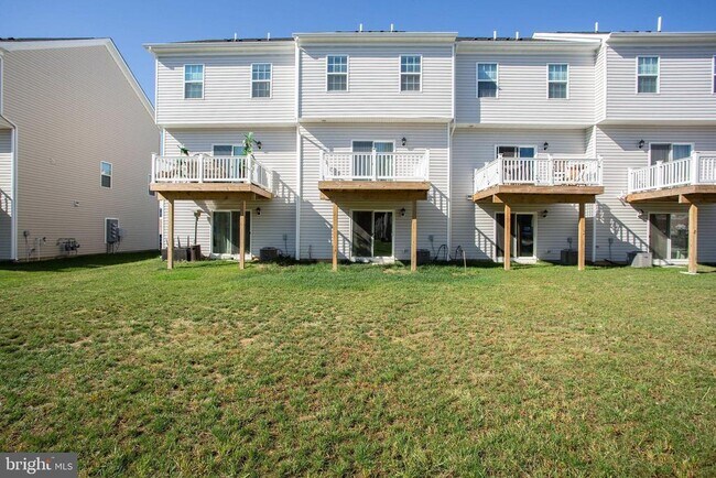 Building Photo - 239 Macoun Way