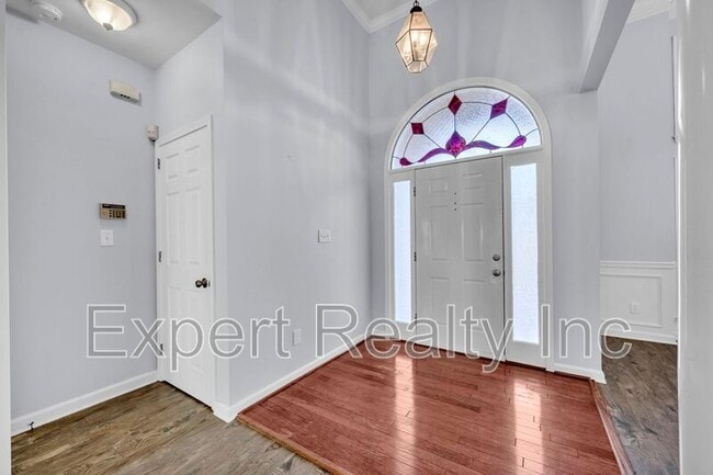 Building Photo - 8235 Wynwood Dr