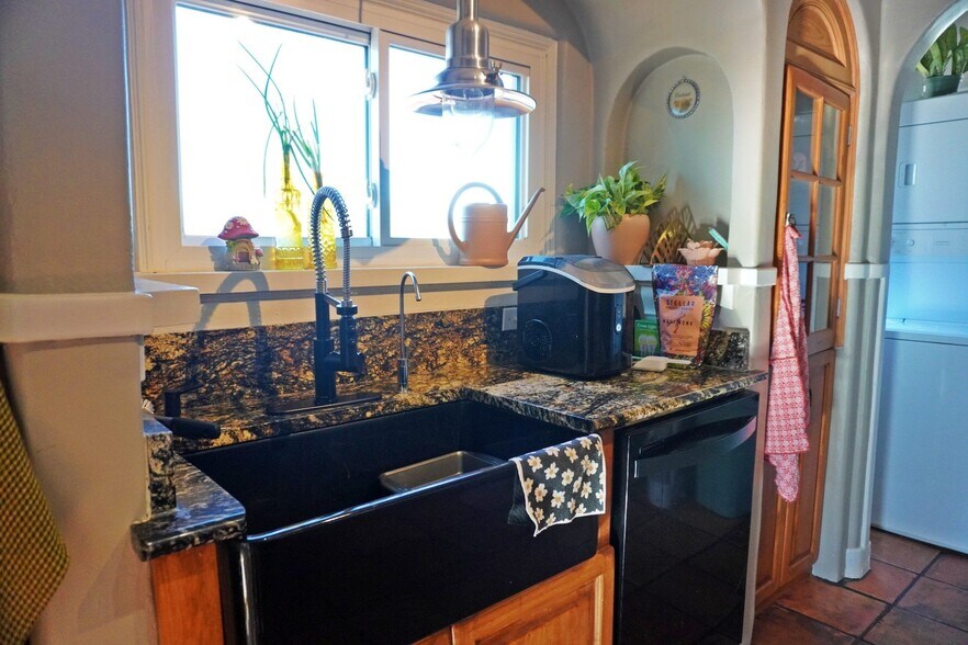 Building Photo - 131 N Hancock Ave