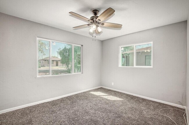Building Photo - Beautiful Phoenix home
