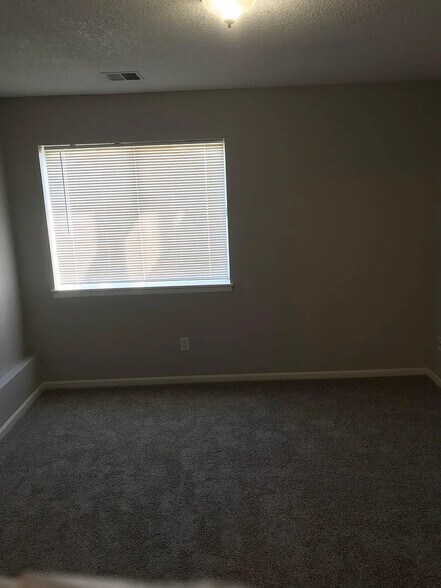 Building Photo - 3913 SW Chartwell Ct