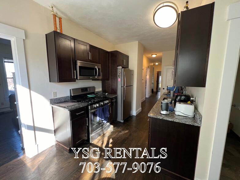 Building Photo - 4 Romar Ter