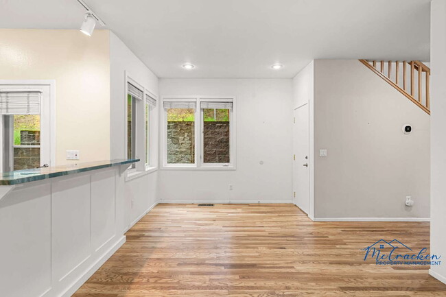 Building Photo - Stunning 3-Bedroom Home with Breathtaking ...
