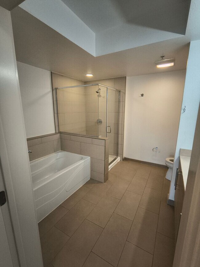 Building Photo - $500 MOVE IN SPECIAL!!! LUXURY 2 BEDROOM CONDO IN DOWNTOWN WALNUT CREEK, CA!