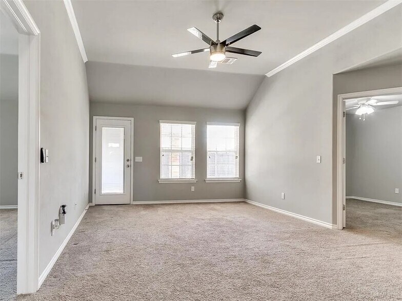 Bonus room/informal living - 936 SW 140th St
