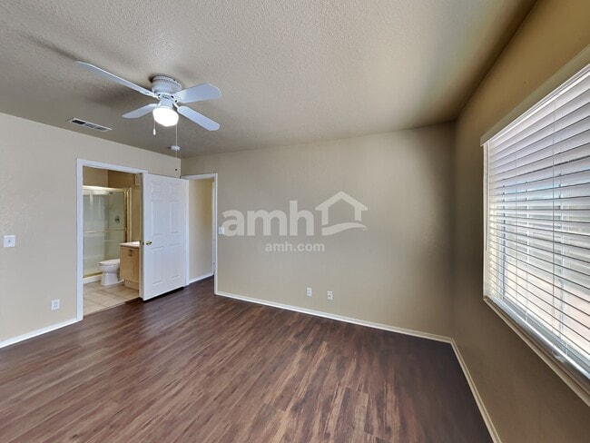 Building Photo - 8005 Sandmark Dr