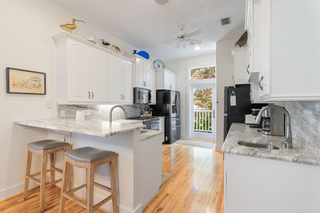 Building Photo - 10 Boardwalk Ln