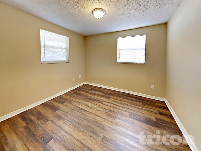 Building Photo - 8840 55th Wy N