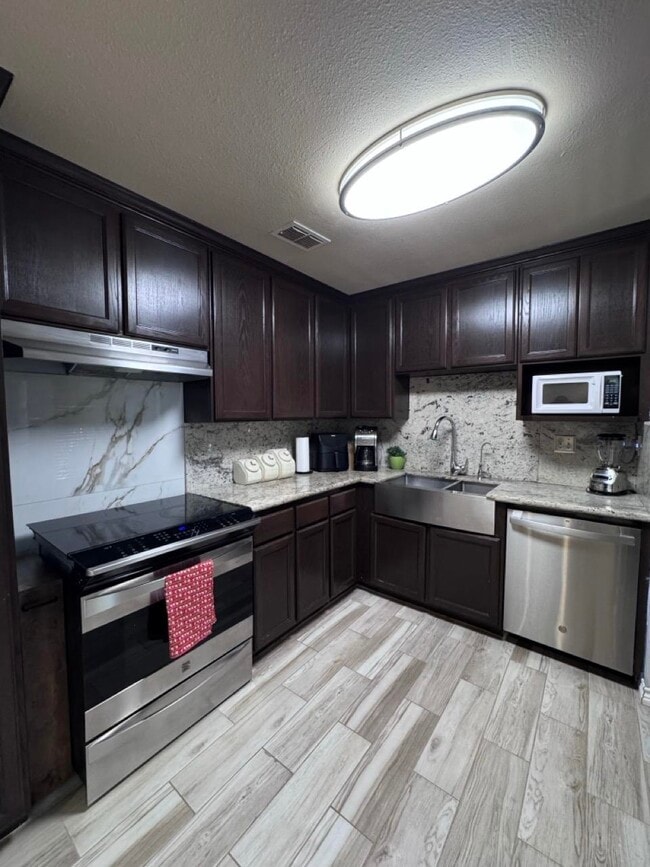 Building Photo - 1108 Topaz Trail