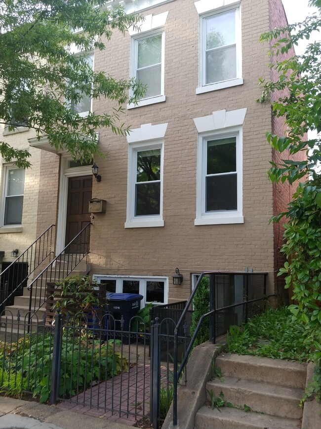 Building Photo - 1354 Pennsylvania Ave. SE