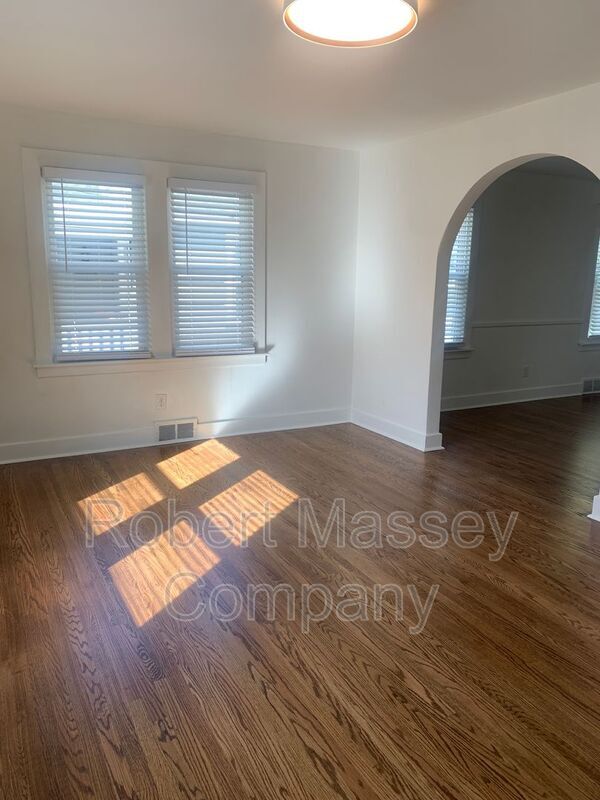 Building Photo - 127 McCready Ave