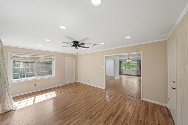 Building Photo - 9302 Walterville Rd
