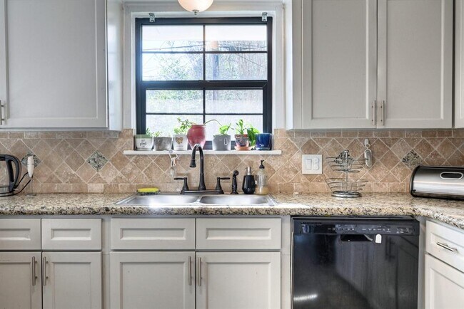 Building Photo - 9527 Vilven Ln