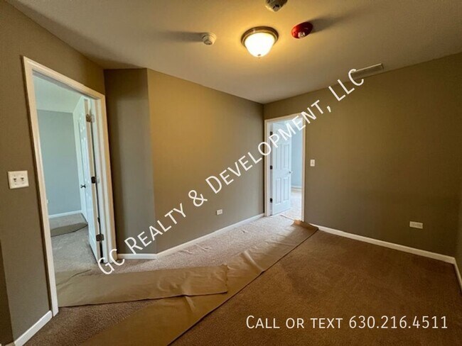 Building Photo - 2522 Dunraven Ave