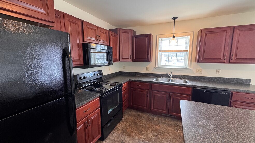 Building Photo - 250 Limestone Dr