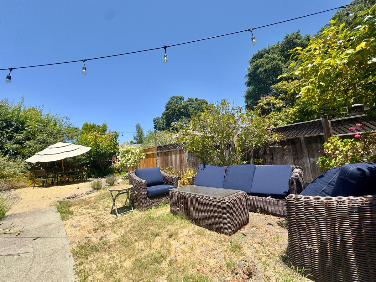 Building Photo - 2309 Derby St