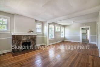 Building Photo - 1521 Graymont Ave W