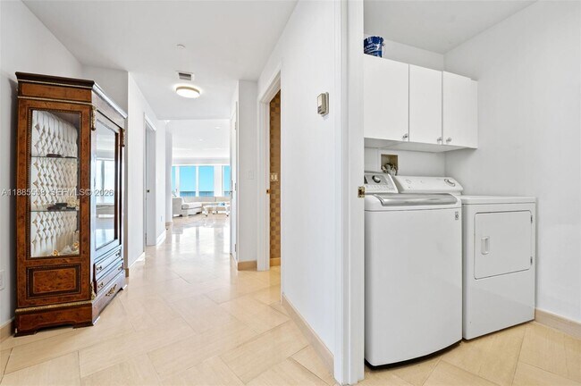 Building Photo - 9601 Collins Ave