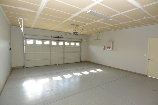 Building Photo - 6250 W Vine Ave