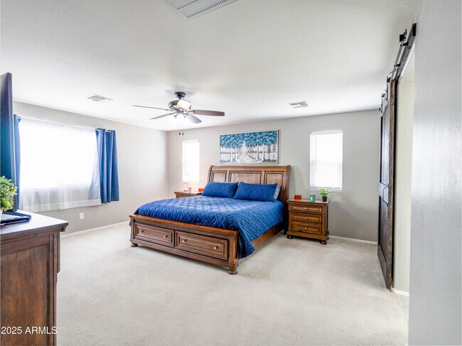 Building Photo - 761 W Desert Hollow Dr