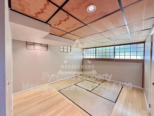 Building Photo - 1409 E Redondo Ave