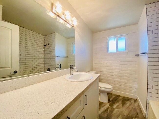 Building Photo - 1/2 Off First Full Month's Rent! Spacious Design Meets Modern Living in this Private 2 bedroom 1 ...