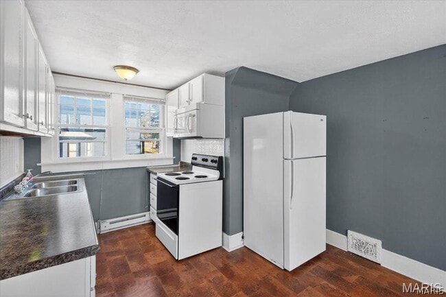 Building Photo - 221 Lebanon Ave