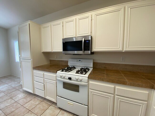 Building Photo - Spacious 3 Bedroom, 2 Bath located in Treasures of Caste Creek Community!