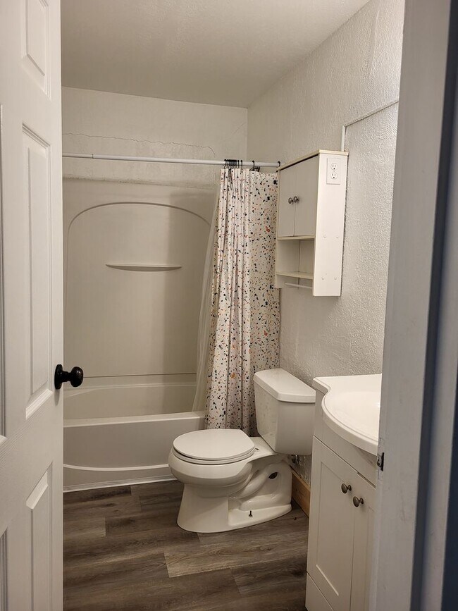 Building Photo - 244 Westwood Rd