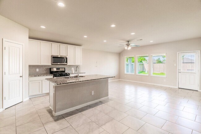 Building Photo - 7558 Highland Chase Dr